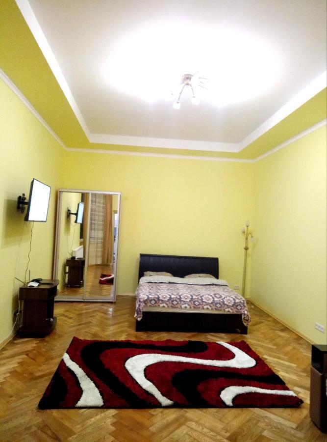 Apartment Ak. Kuchera Street Lviv Extérieur photo